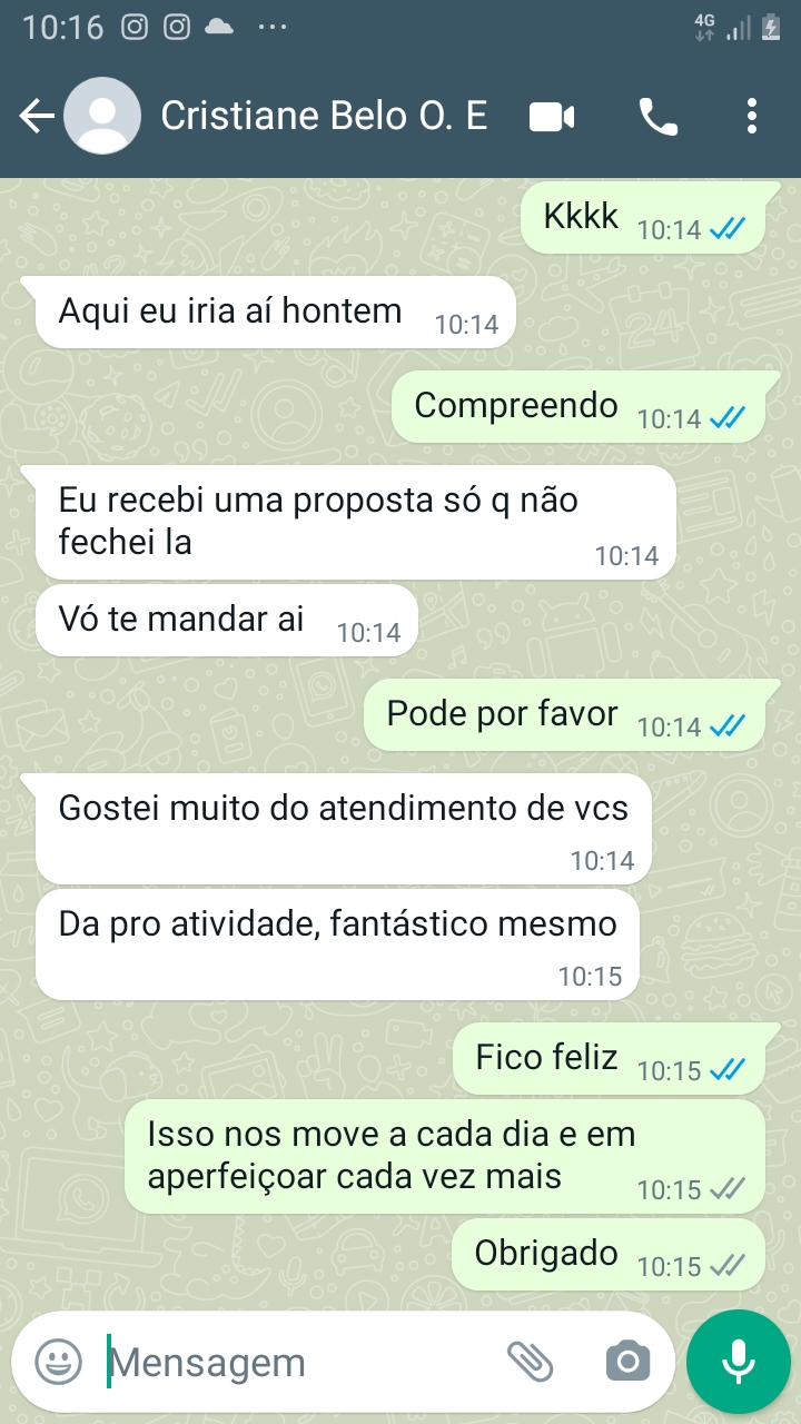 Print de conversa no WhatsApp: cliente elogiando o conforto e o design dos óculos de sol
